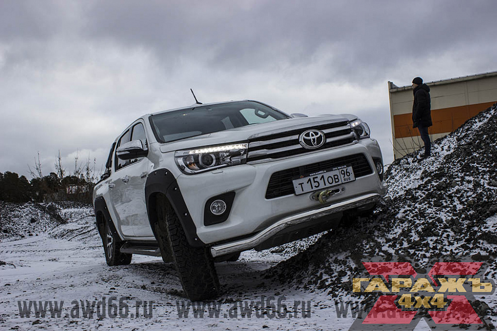 Toyota HiLux revo AT 32 лайт